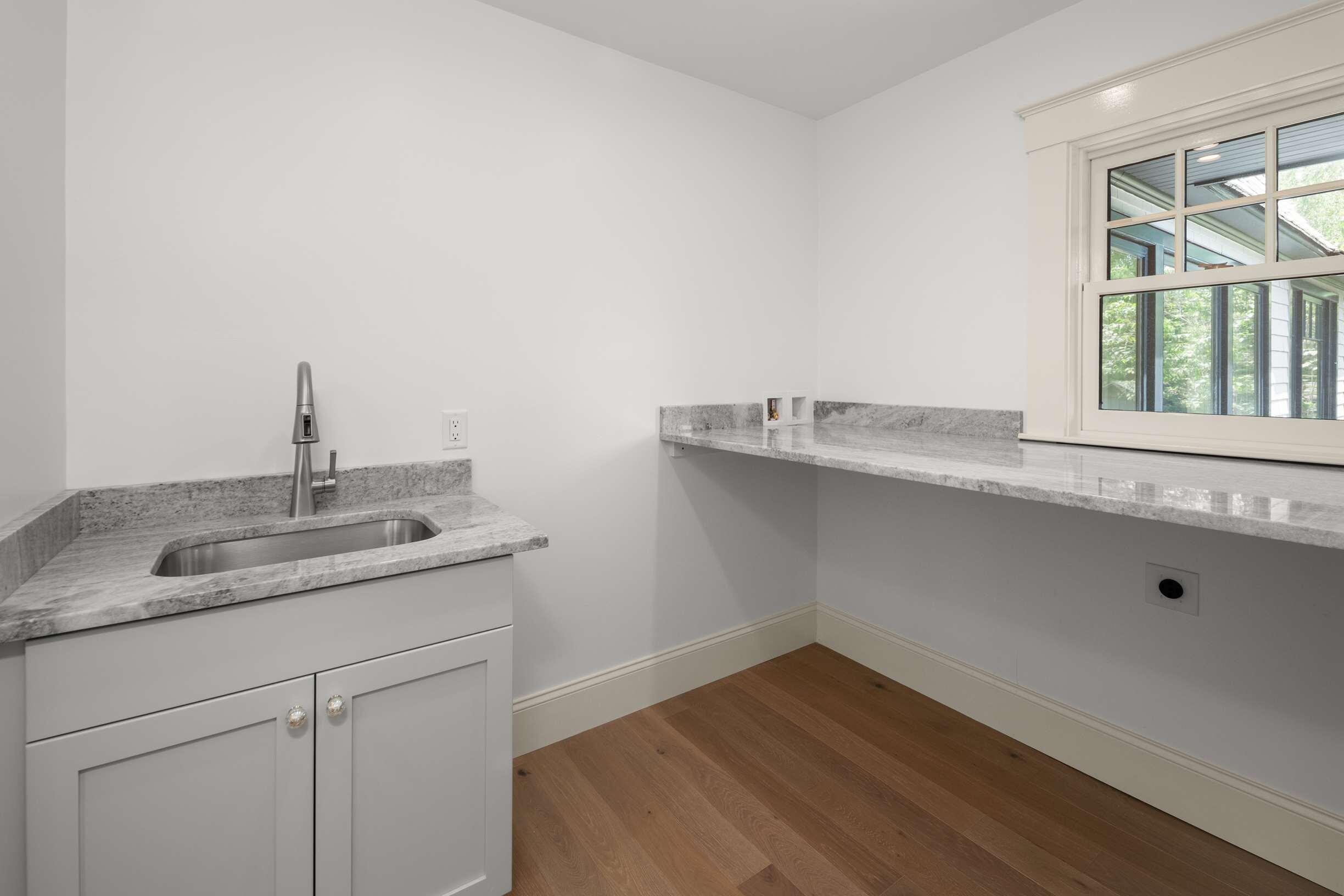 419-425 York Street York, ME 03909 - Photo 29 of 62 Laundry room