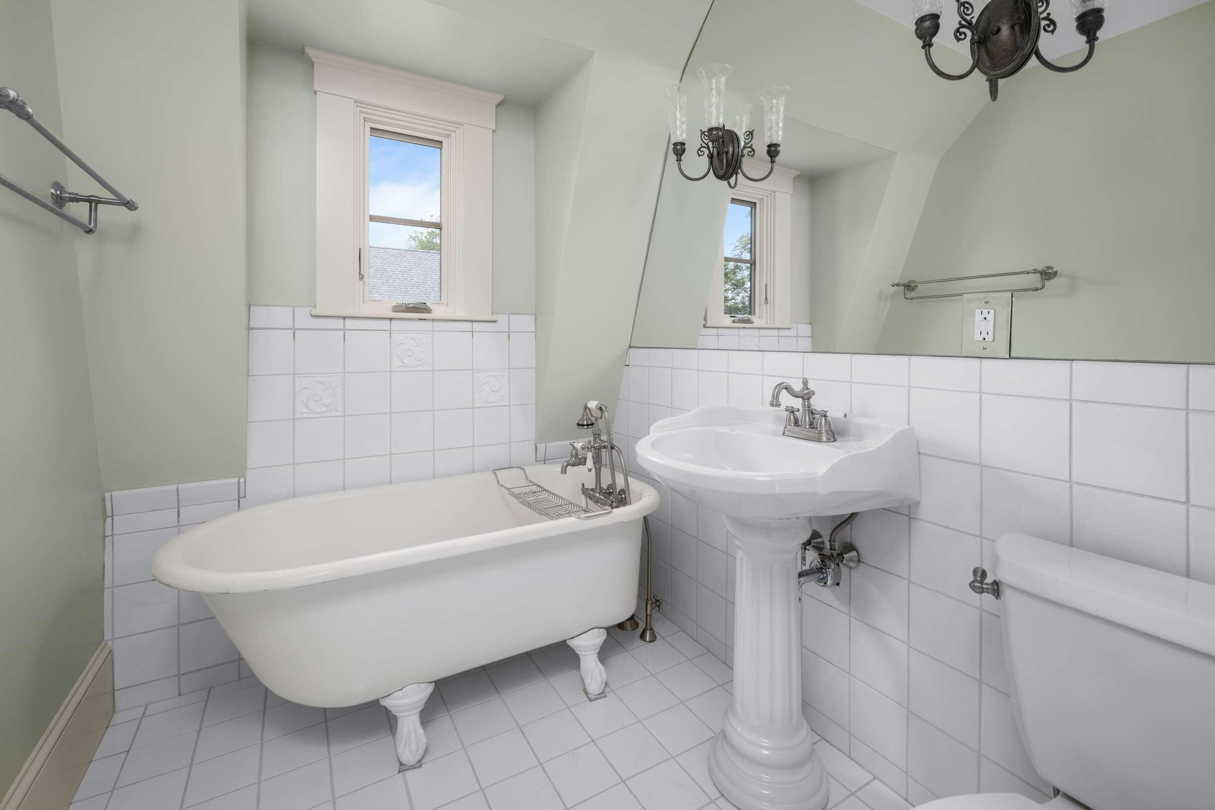 419-425 York Street York, ME 03909 - Photo 38 of 62 Bath