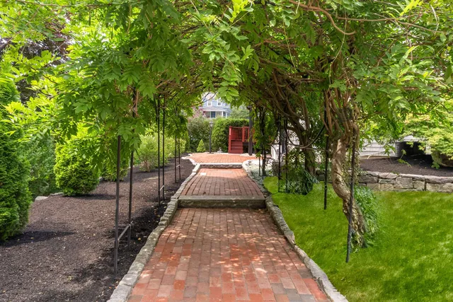 $3,990,000 | 419-425 York Street, York, ME 03909