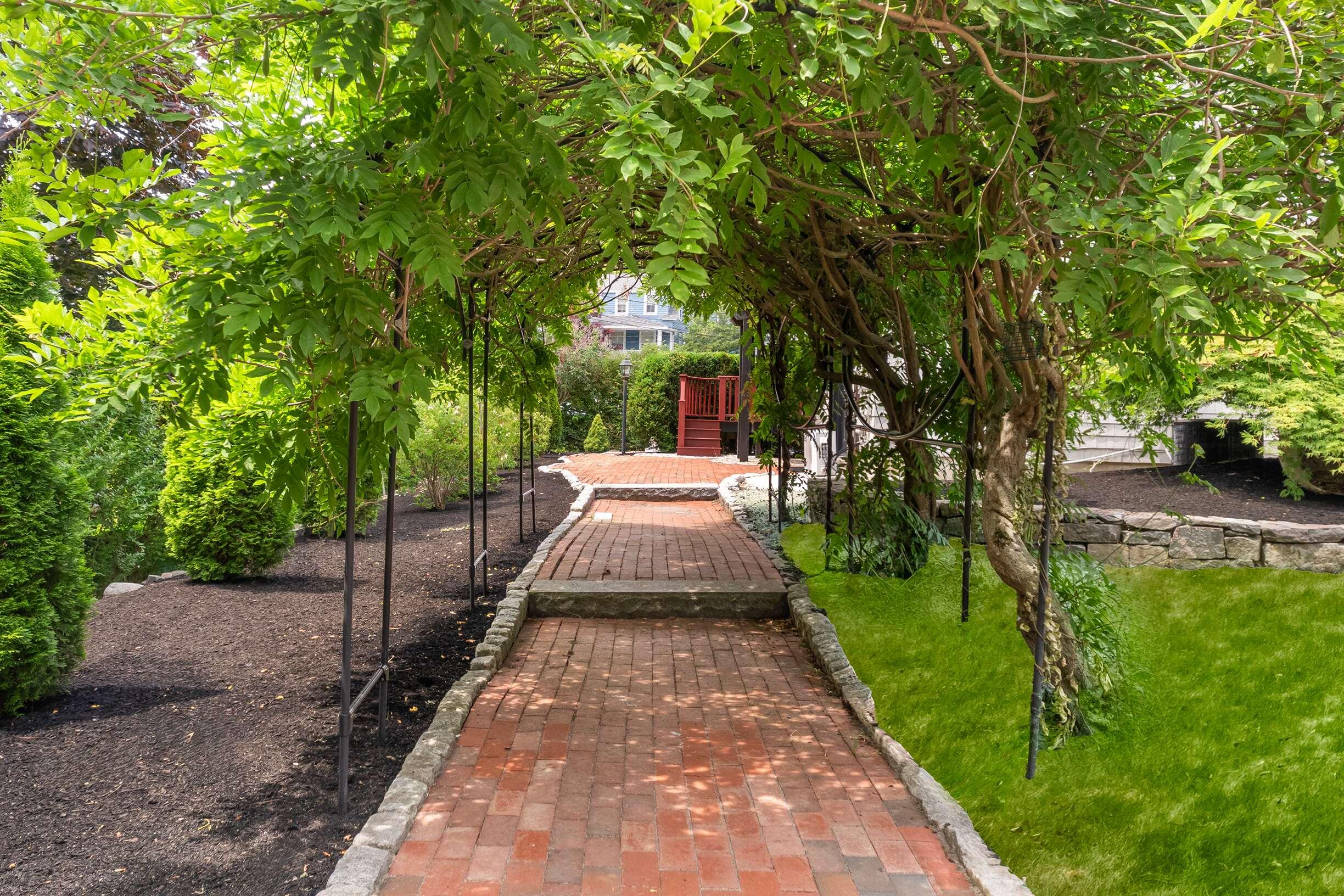 419-425 York Street York, ME 03909 - Photo 5 of 62 Archway