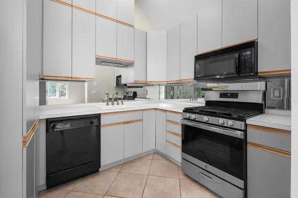 $3,990,000 | 419-425 York Street, York, ME 03909