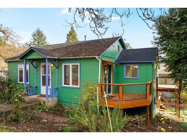 $235,000 | 635 Northwest 4th Avenue, Myrtle Creek, OR 97457