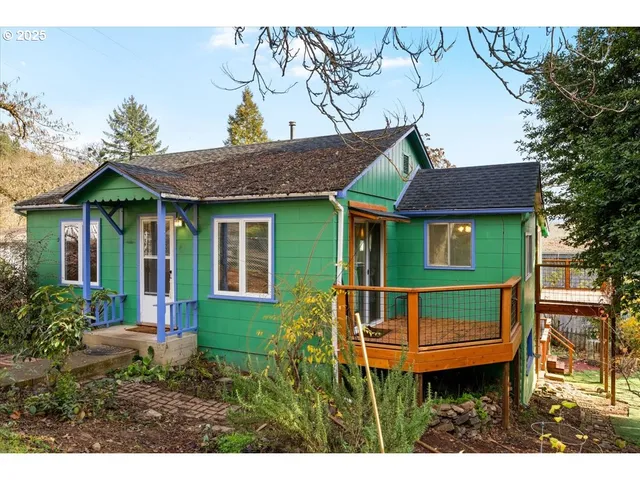 $245,000 | 635 Northwest 4th Avenue, Myrtle Creek, OR 97457