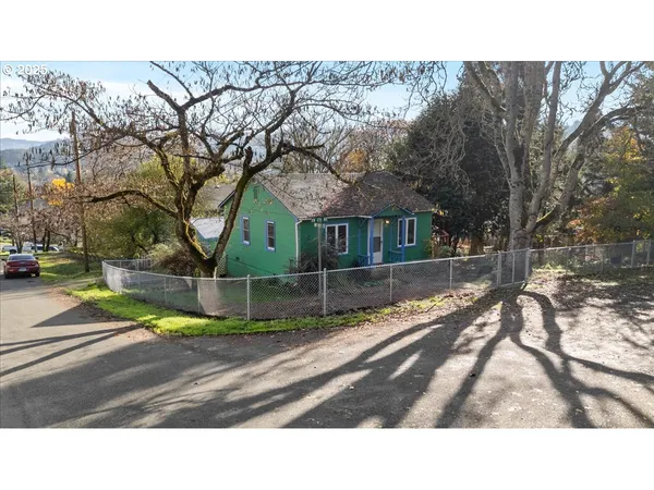 $235,000 | 635 Northwest 4th Avenue, Myrtle Creek, OR 97457