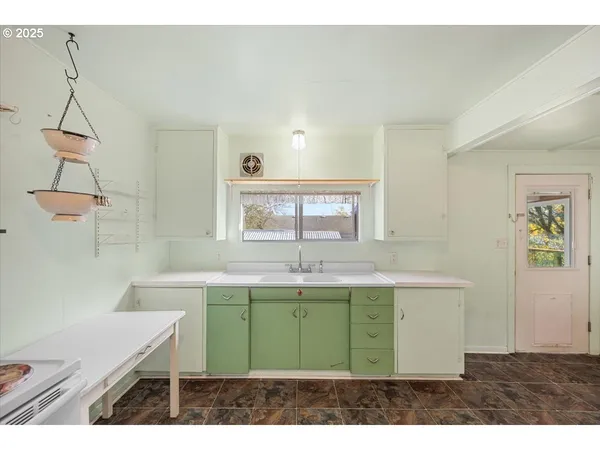 $235,000 | 635 Northwest 4th Avenue, Myrtle Creek, OR 97457
