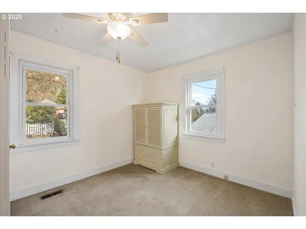 $235,000 | 635 Northwest 4th Avenue, Myrtle Creek, OR 97457