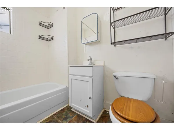$235,000 | 635 Northwest 4th Avenue, Myrtle Creek, OR 97457