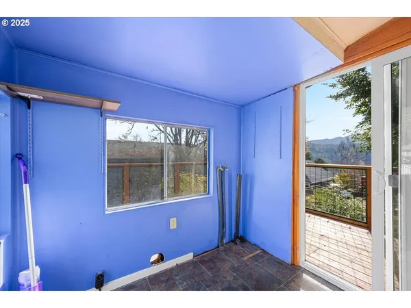 $235,000 | 635 Northwest 4th Avenue, Myrtle Creek, OR 97457