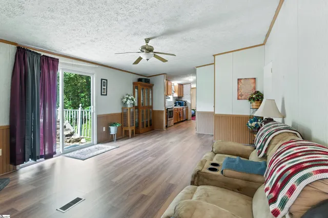 $400,000 | 8951 Hwy 76 Street West, Laurens, SC 29360