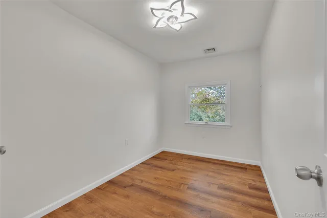 a view of empty room with window