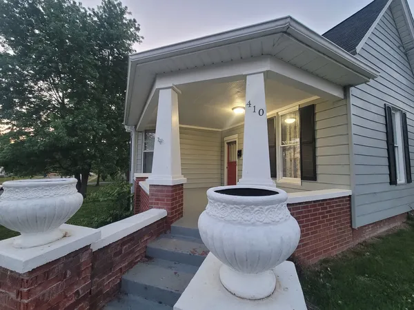$112,500 | 410 East Main Street, McLeansboro, IL 62859
