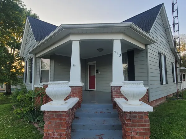 $112,500 | 410 East Main Street, McLeansboro, IL 62859