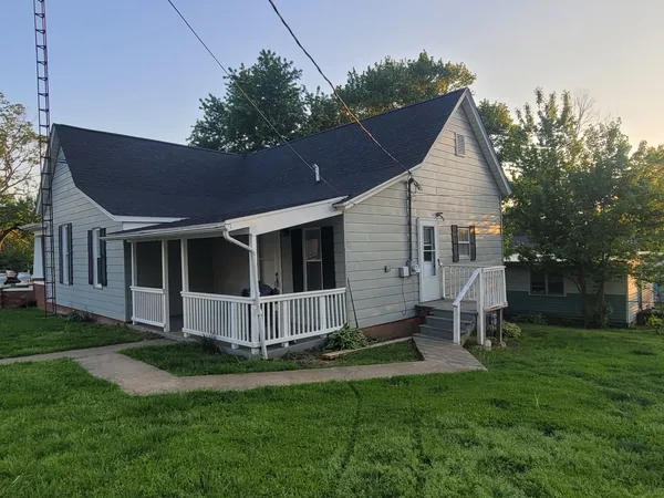 $112,500 | 410 East Main Street, McLeansboro, IL 62859