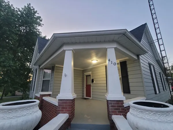 $112,500 | 410 East Main Street, McLeansboro, IL 62859