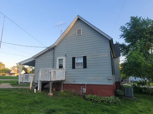 $112,500 | 410 East Main Street, McLeansboro, IL 62859