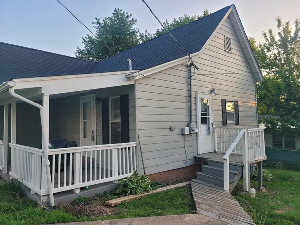 $112,500 | 410 East Main Street, McLeansboro, IL 62859