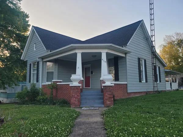 $112,500 | 410 East Main Street, McLeansboro, IL 62859