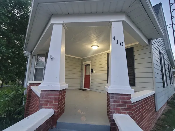 $112,500 | 410 East Main Street, McLeansboro, IL 62859