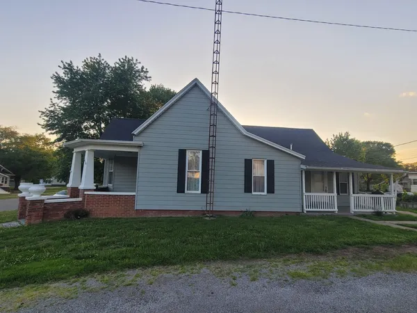 $112,500 | 410 East Main Street, McLeansboro, IL 62859
