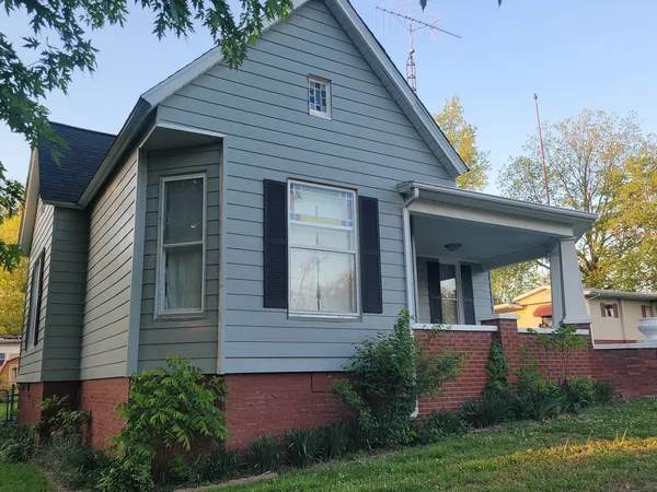 $112,500 | 410 East Main Street, McLeansboro, IL 62859