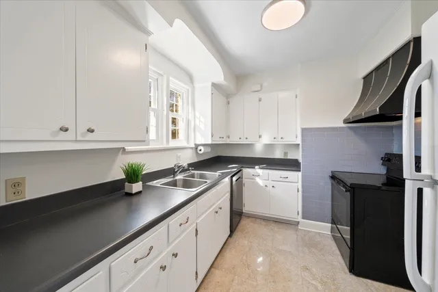 $275,000 | 381 Holmes Circle, Memphis, TN 38111