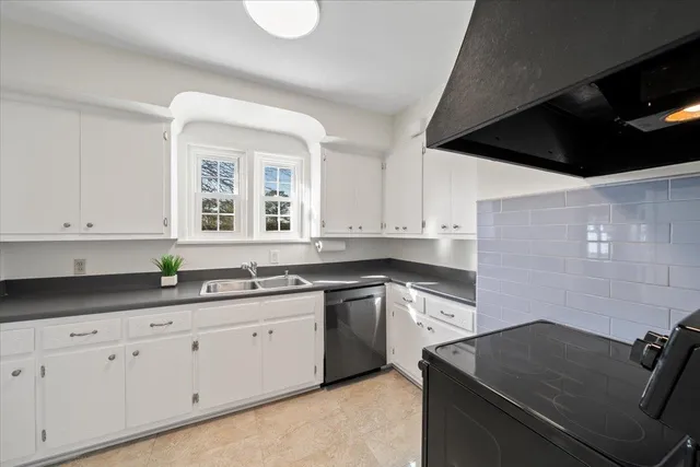 $275,000 | 381 Holmes Circle, Memphis, TN 38111