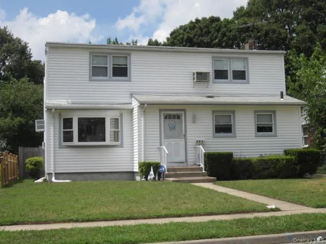 $1,128,000 | 101 Spruce Avenue, Bethpage, NY 11714