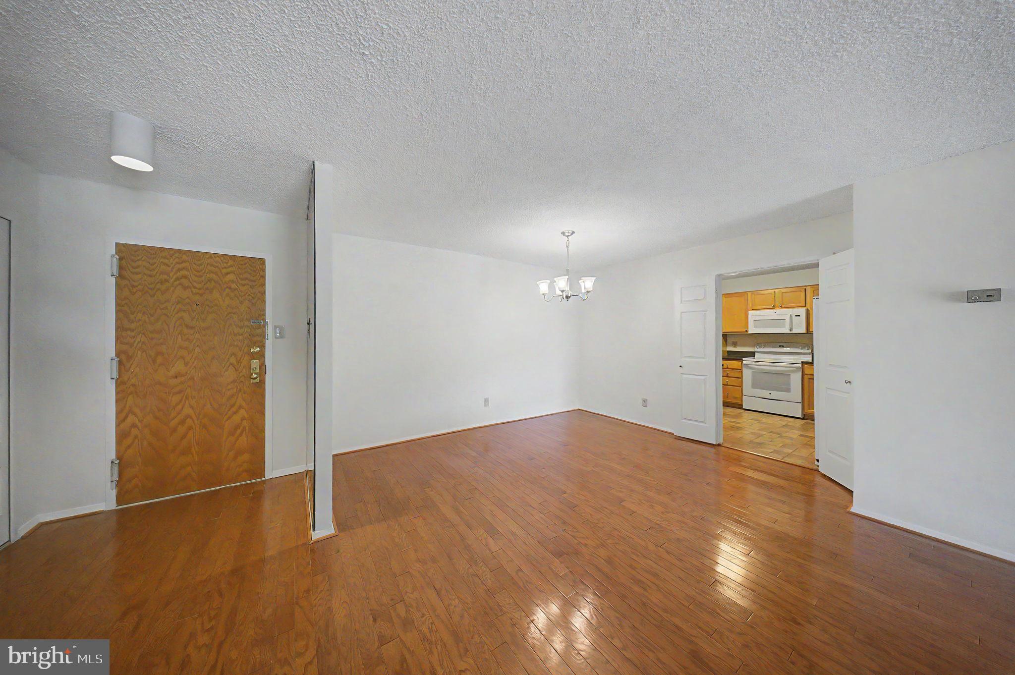 1800 Old Meadow Road, Unit 920 McLean, VA 22102 - Photo 6 of 18 Dining Area