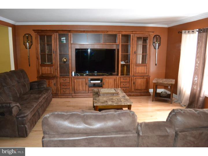 1459 Shoemaker Road Abington, PA 19001 - Photo 11 of 24 Living Room