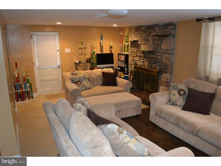 1459 Shoemaker Road Abington, PA 19001 - Photo 13 of 24 Family Room