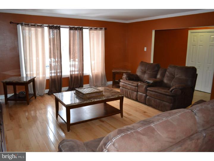1459 Shoemaker Road Abington, PA 19001 - Photo 10 of 24 Living Room