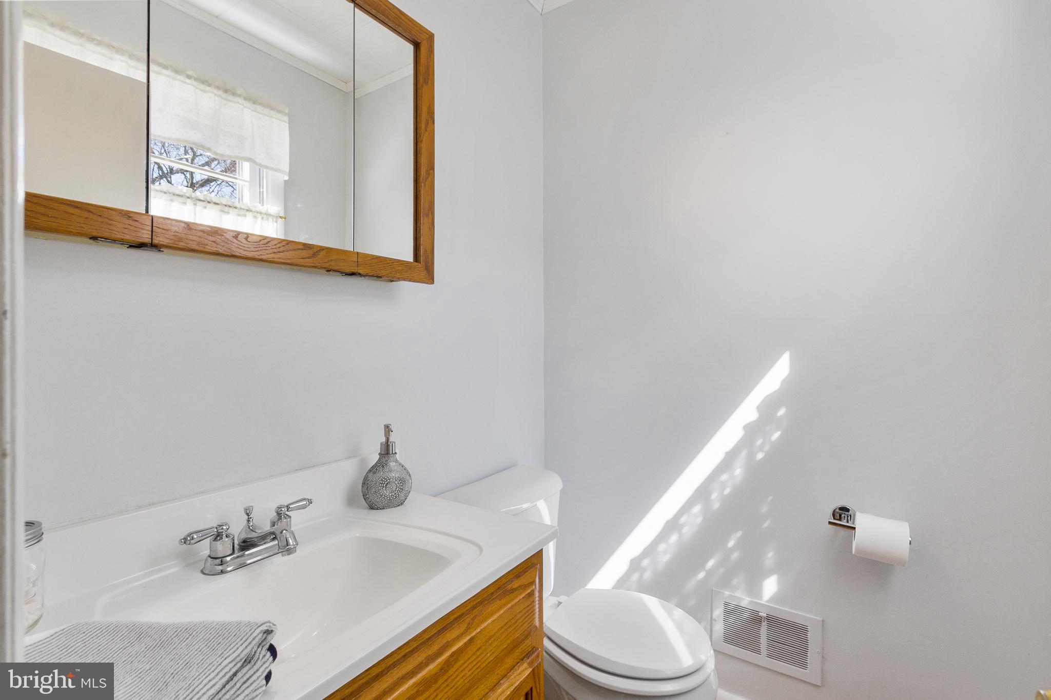 55 Fremont Road Newark, DE 19711 - Photo 24 of 34 Powder room