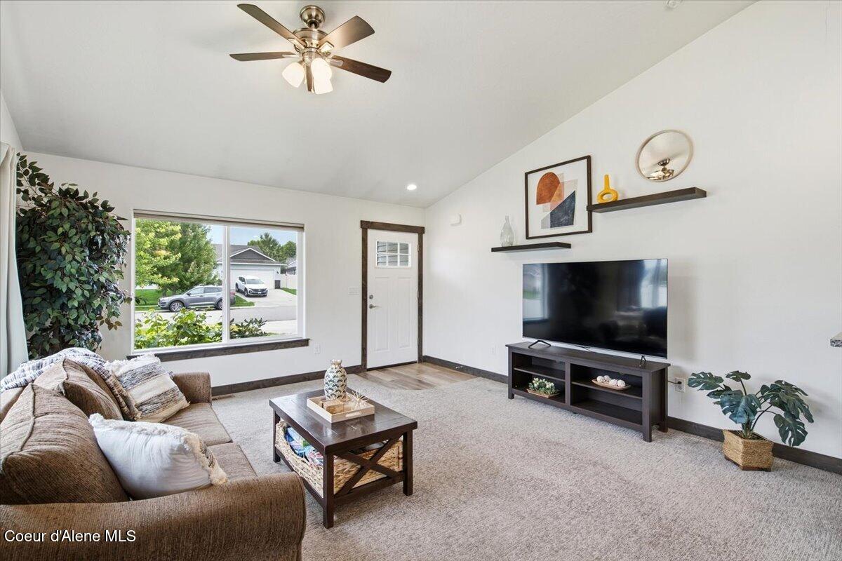 6564 West Conner Street Rathdrum, ID 83858 - Photo 7 of 31 Living room