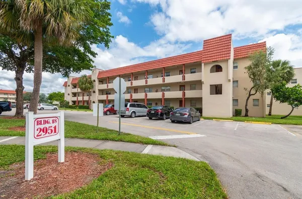 $114,999 | 2951 Sunrise Lakes Drive East, Unit 211, Sunrise, FL 33322