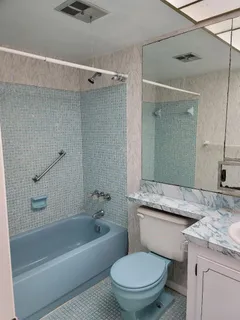 $114,999 | 2951 Sunrise Lakes Drive East, Unit 211, Sunrise, FL 33322