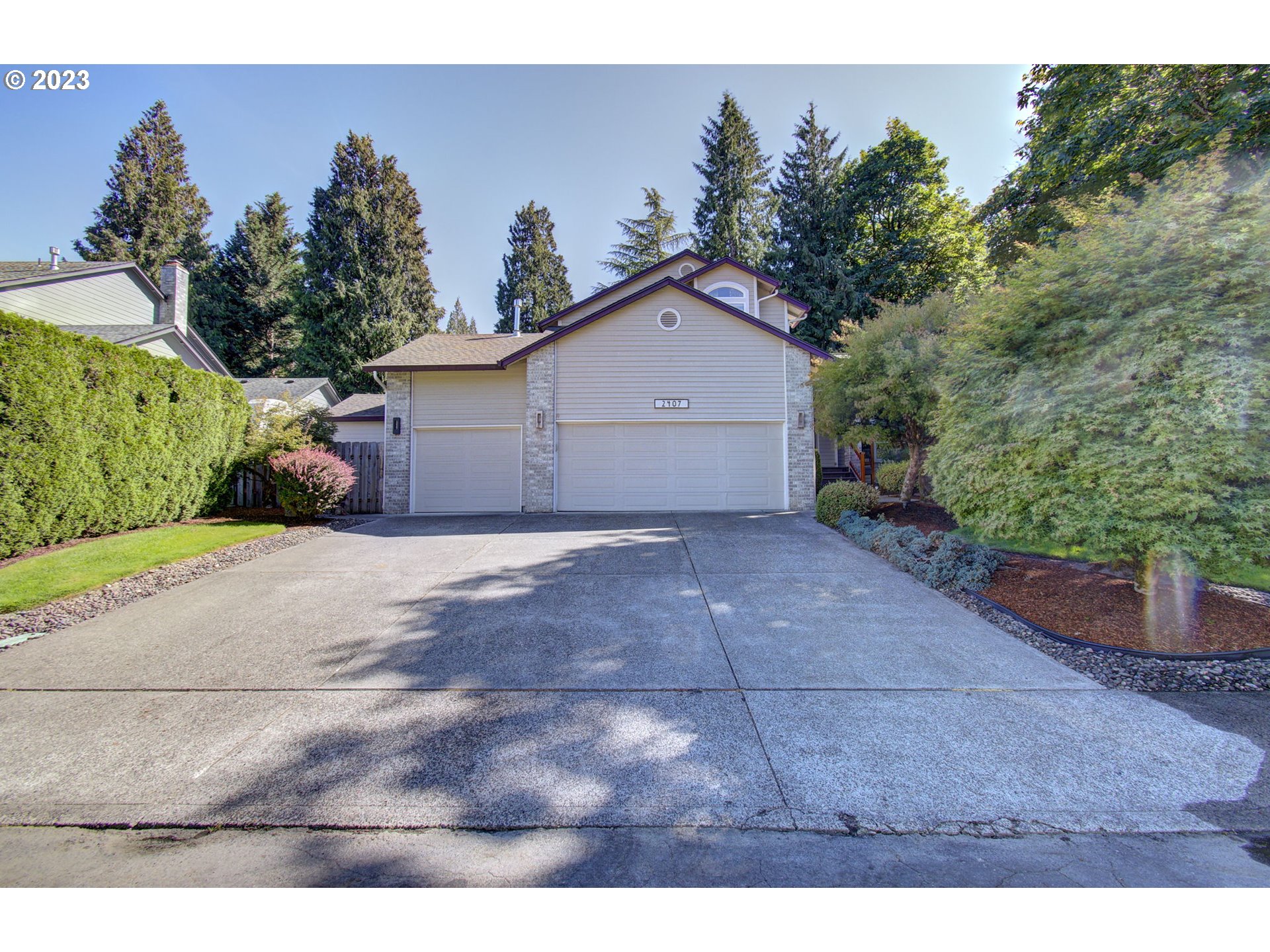 2407 Northeast 165th Street Ridgefield, WA 98642 - Photo 4 of 46 a view of garage and yard