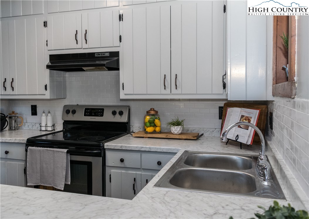 413 Laurel Ridge Banner Elk, NC 28604 - Photo 7 of 23 Gallery Image 7