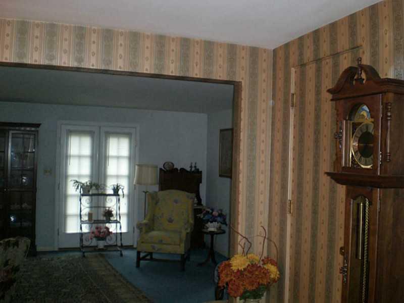 1523 Rostraver Road Belle Vernon, PA 15012 - Photo 12 of 22 Entry/Foyer.