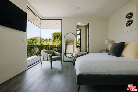 $4,450,000 | 515 North Harper Avenue, Los Angeles, CA 90048