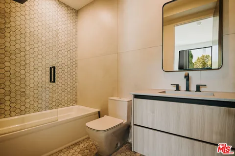 $4,450,000 | 515 North Harper Avenue, Los Angeles, CA 90048