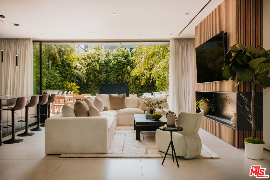 515 North Harper Avenue Los Angeles, CA 90048 - Photo 3 of 18