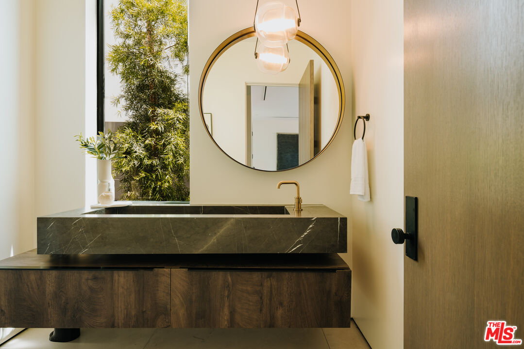 515 North Harper Avenue Los Angeles, CA 90048 - Photo 7 of 18