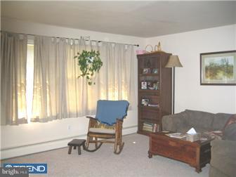 438 Norristown Road Horsham, PA 19044 - Photo 3 of 12 Living Room