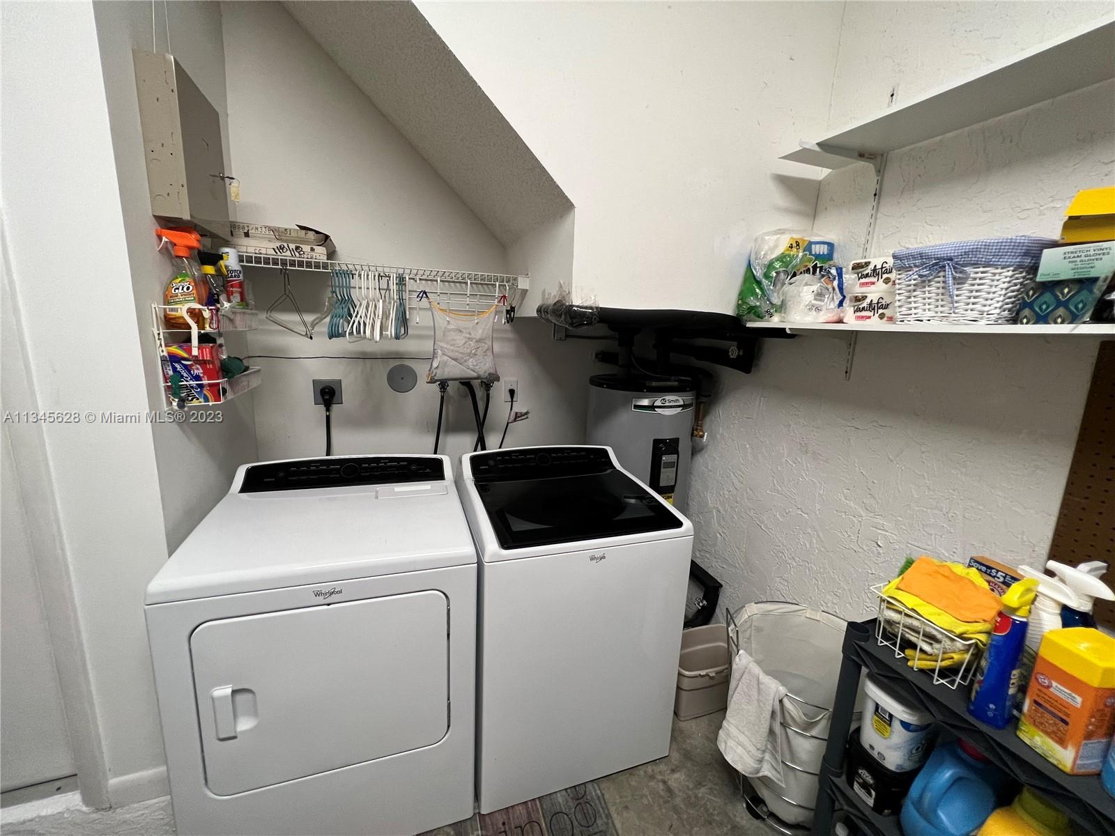 Towngate Pembroke Pines, FL 33028 - Photo 16 of 31 a utility room with dryer and washer