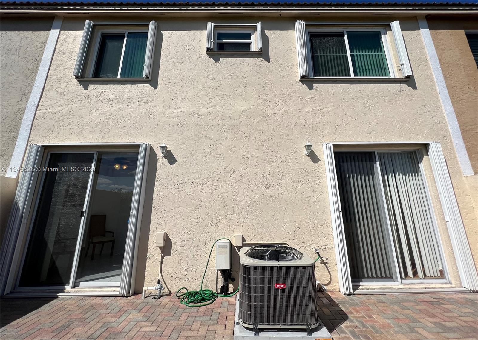 Towngate Pembroke Pines, FL 33028 - Photo 20 of 31 a house with shower door