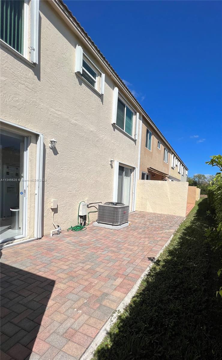 Towngate Pembroke Pines, FL 33028 - Photo 22 of 31 a bathroom with a sink and a mirror