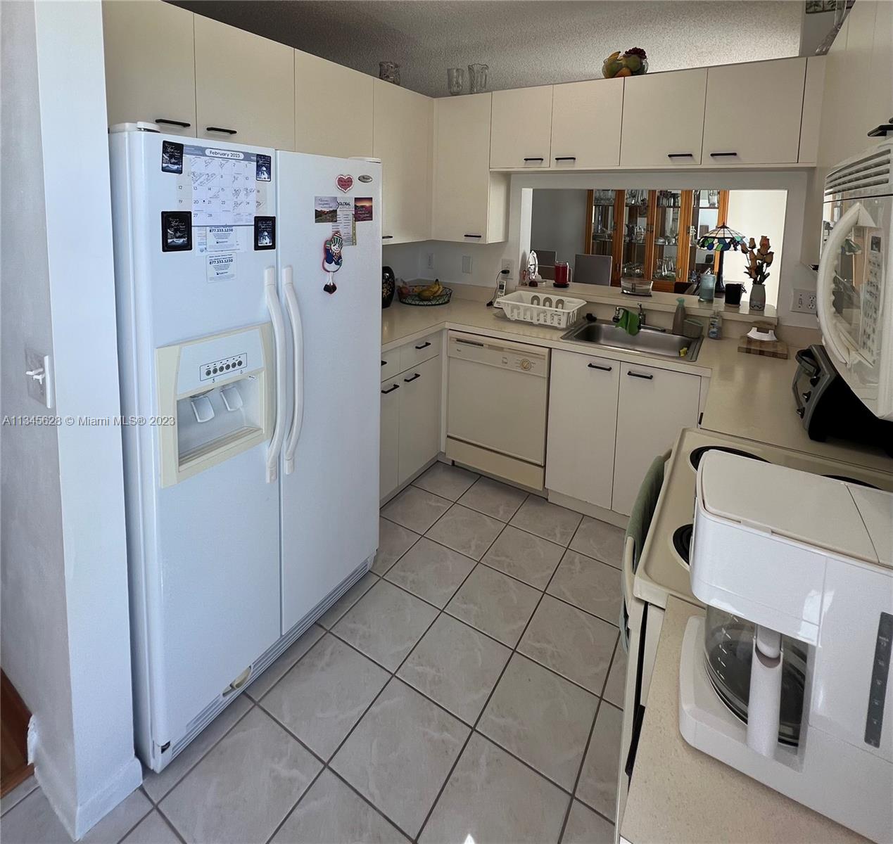 Towngate Pembroke Pines, FL 33028 - Photo 24 of 31 a kitchen with stainless steel appliances a sink a stove a refrigerator and cabinets