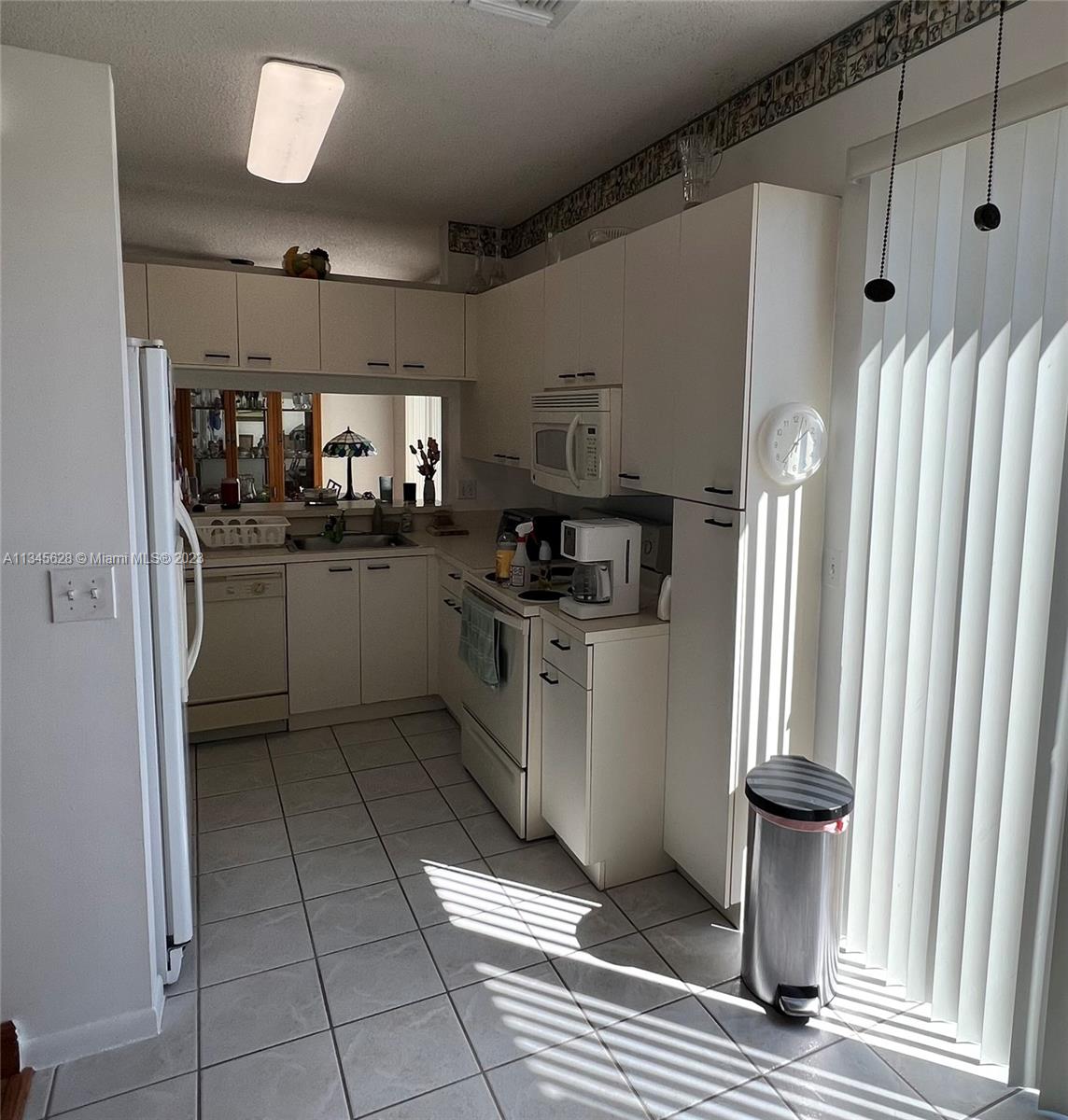 Towngate Pembroke Pines, FL 33028 - Photo 26 of 31 a kitchen with stainless steel appliances granite countertop a refrigerator and a stove