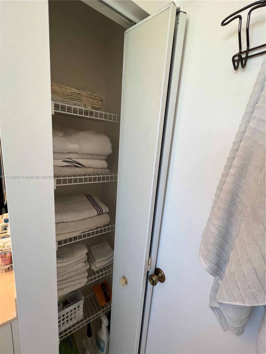 Towngate Pembroke Pines, FL 33028 - Photo 5 of 31 a close view of closet