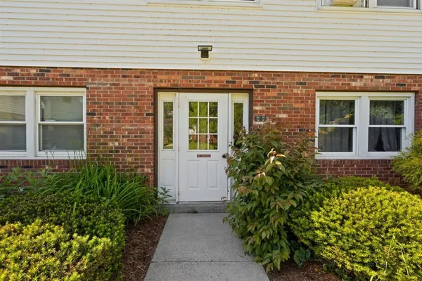 $249,000 | 111 Sherwood Square, Essex Junction, VT 05452